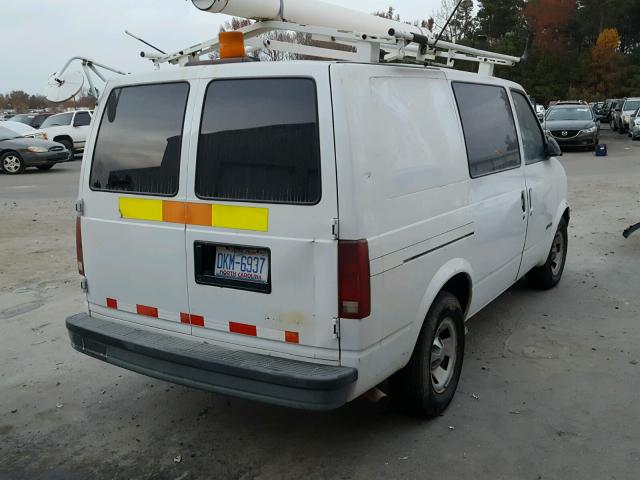 1GCDM19W21B146697 - 2001 CHEVROLET ASTRO WHITE photo 4