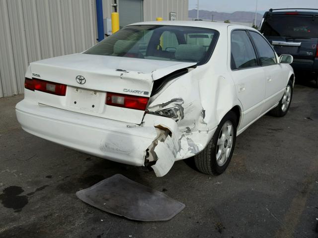 4T1BG22K0XU900815 - 1999 TOYOTA CAMRY CE WHITE photo 4