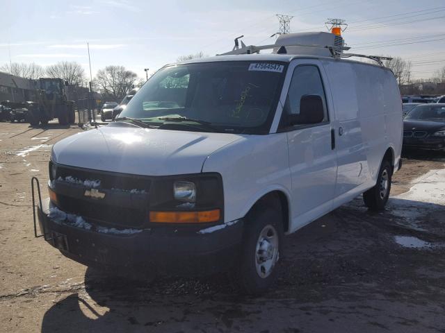 1GCGG25VX71173913 - 2007 CHEVROLET EXPRESS G2 WHITE photo 2