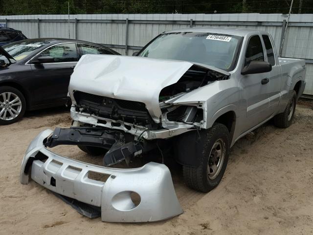 1Z7HC22K18S609624 - 2008 MITSUBISHI RAIDER LS SILVER photo 2