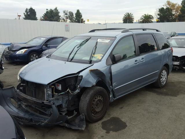 5TDZA23CX5S295778 - 2005 TOYOTA SIENNA CE BLUE photo 2