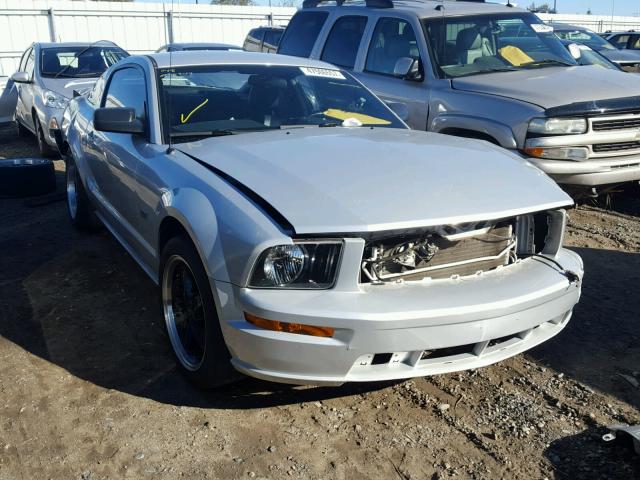 1ZVFT82H255136298 - 2005 FORD MUSTANG GT SILVER photo 1