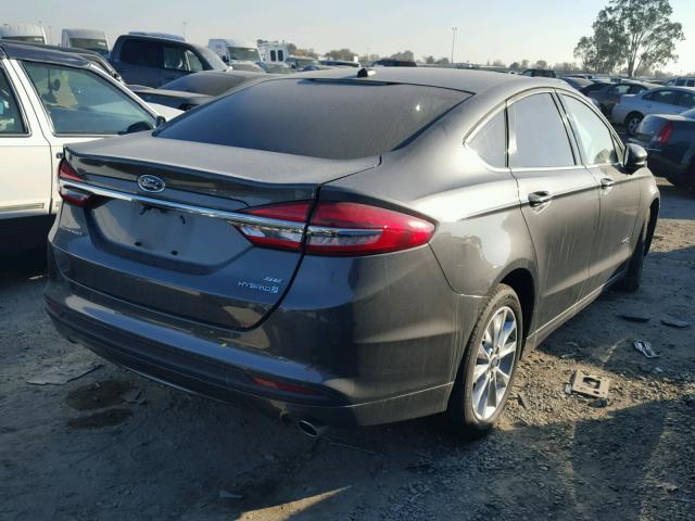 3FA6P0LUXHR248133 - 2017 FORD FUSION SE GRAY photo 4