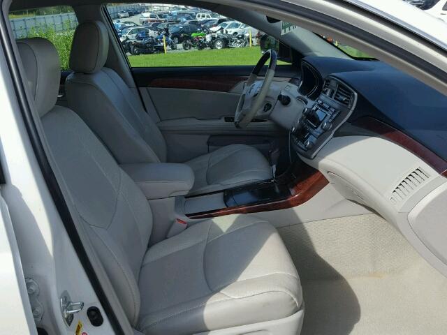 4T1BK3DB2BU437053 - 2011 TOYOTA AVALON BAS WHITE photo 5