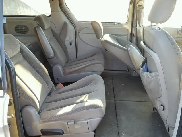 2C4GP54L05R543325 - 2005 CHRYSLER TOWN & COU BEIGE photo 6