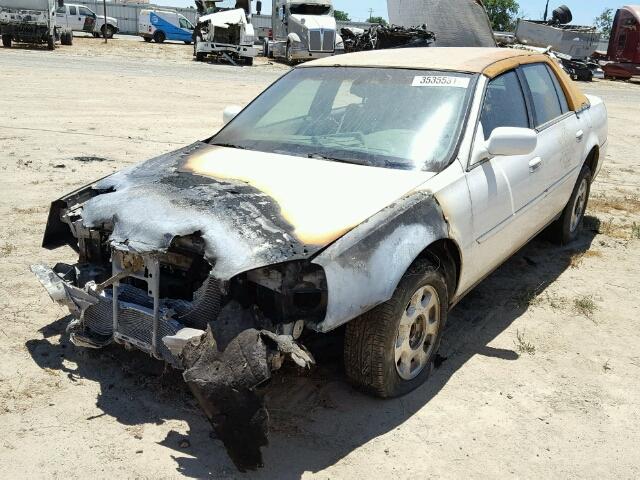 1G6KD54Y61U209699 - 2001 CADILLAC DEVILLE WHITE photo 2