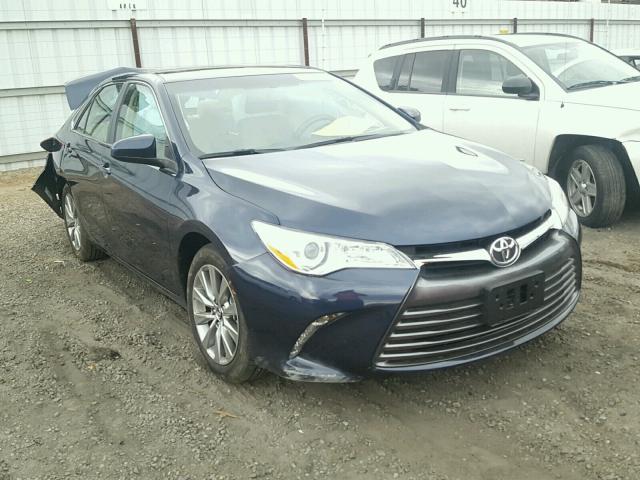 4T1BF1FKXHU704454 - 2017 TOYOTA CAMRY LE ლურჯი ფოტო 1