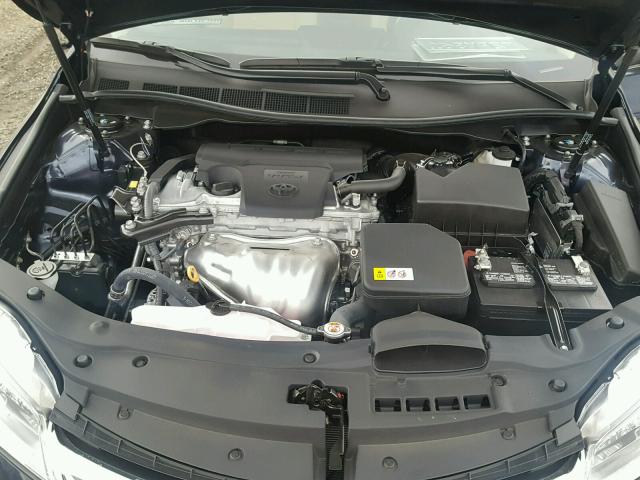 4T1BF1FKXHU704454 - 2017 TOYOTA CAMRY LE ლურჯი ფოტო 7