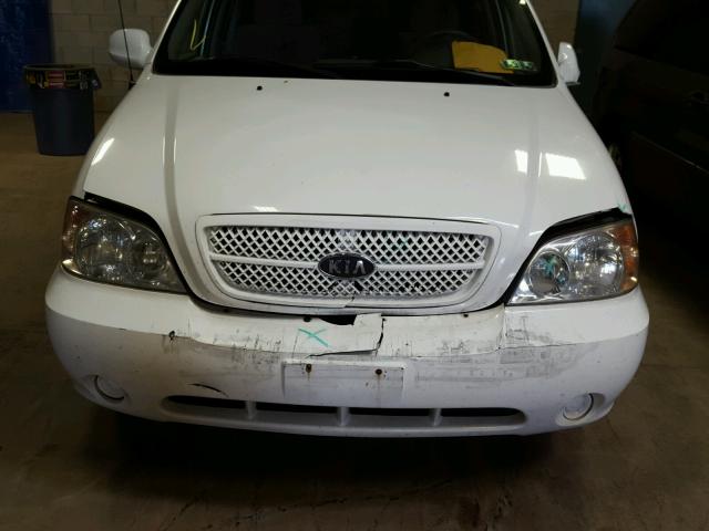 KNDUP131456646458 - 2005 KIA SEDONA EX WHITE photo 7