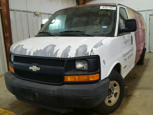 1GCGG29U851221195 - 2005 CHEVROLET EXPRESS G2 WHITE photo 2