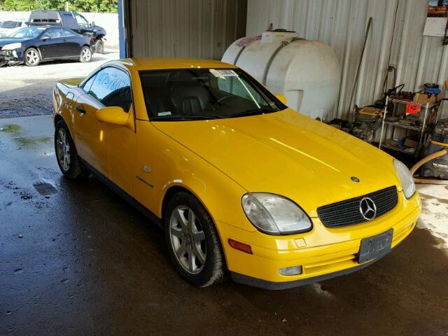 WDBKK47F7WF070006 - 1998 MERCEDES-BENZ SLK 230 KO YELLOW photo 1