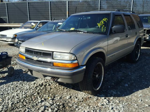 1GNDT13W7YK284149 - 2000 CHEVROLET BLAZER TAN photo 2