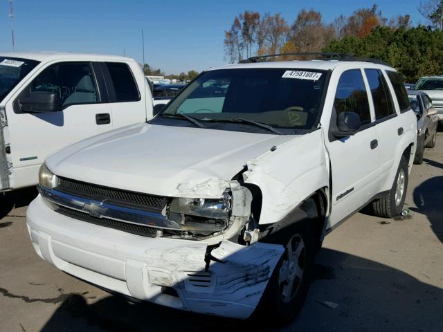 1GNDT13S522364165 - 2002 CHEVROLET TRAILBLAZE WHITE photo 2