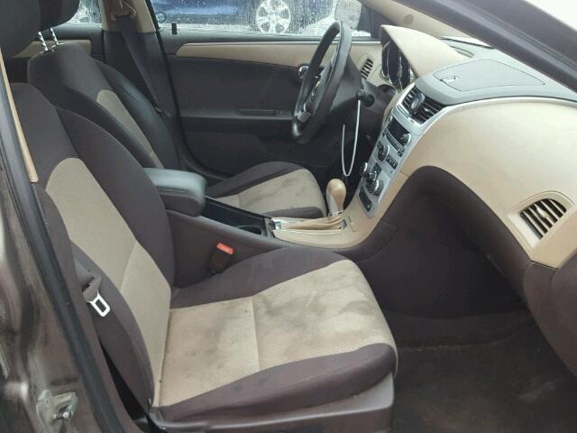 1G1ZB5E0XAF280654 - 2010 CHEVROLET MALIBU LS Bej foto 5