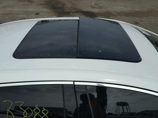 1G4ZP5SZ2JU130671 - 2018 BUICK LACROSSE E WHITE photo 9