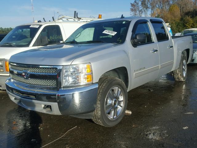 1GCPKSE76CF214678 - 2012 CHEVROLET SILVERADO SILVER photo 2