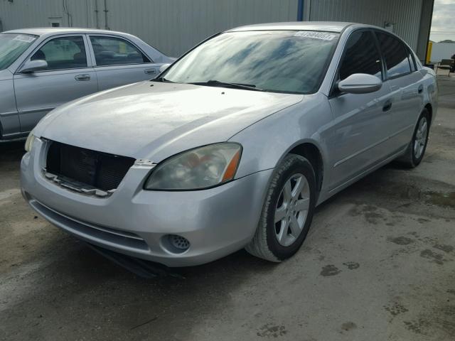 1N4AL11D82C147208 - 2002 NISSAN ALTIMA BAS SILVER photo 2