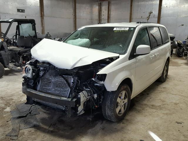 2D4RN3DG6BR639867 - 2011 DODGE GRAND CARA WHITE photo 2