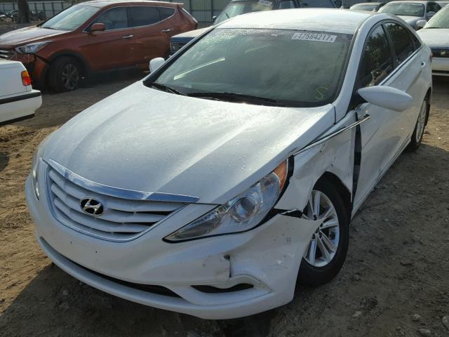 5NPEB4AC4BH254946 - 2011 HYUNDAI SONATA GLS WHITE photo 2