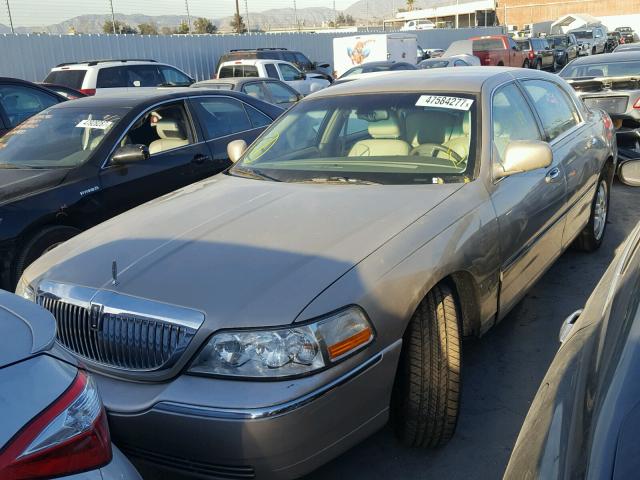 1LNHM81W35Y606048 - 2005 LINCOLN TOWN CAR S SILVER photo 2