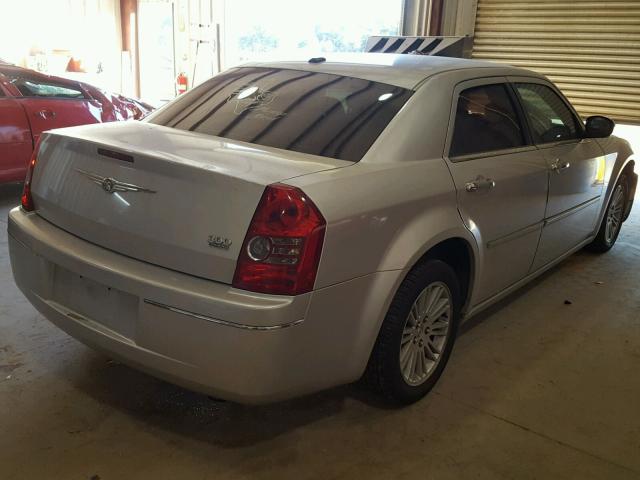 2C3CA5CV1AH185286 - 2010 CHRYSLER 300 TOURIN GRAY photo 4