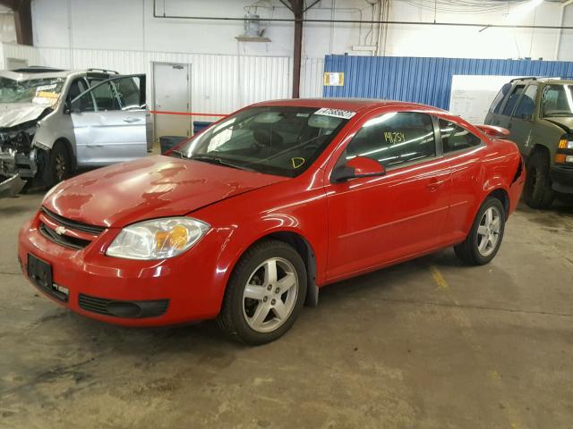 1G1AL12F257618396 - 2005 CHEVROLET COBALT LS RED photo 2