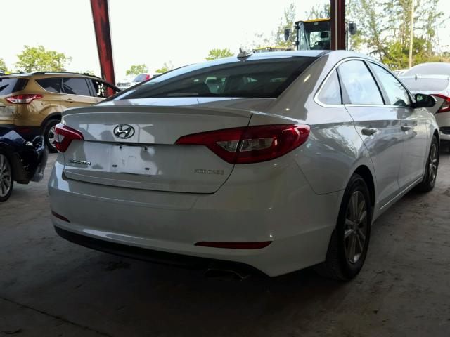 5NPE24AF4GH401414 - 2016 HYUNDAI SONATA SE WHITE photo 4