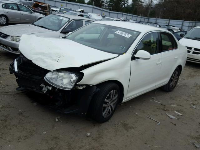 3VWRT71K66M775817 - 2006 VOLKSWAGEN JETTA TDI WHITE photo 2