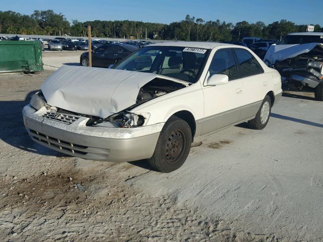 JT2BG28K5X0327891 - 1999 TOYOTA CAMRY LE WHITE photo 2