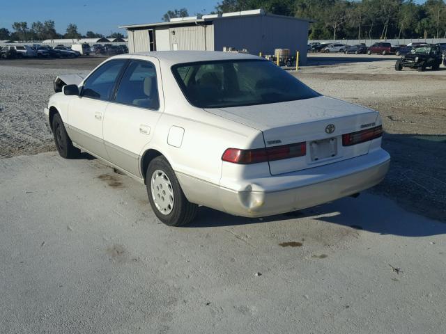 JT2BG28K5X0327891 - 1999 TOYOTA CAMRY LE WHITE photo 3