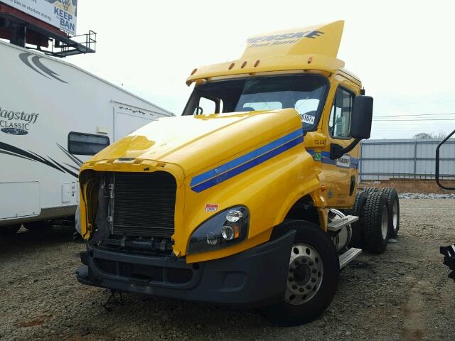 3AKJGEDV9FSGC9794 - 2015 FREIGHTLINER CASCADIA 1 YELLOW photo 2