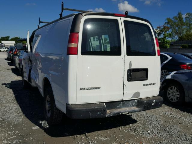 1GCGG25V741137253 - 2004 CHEVROLET EXPRESS G2 WHITE photo 3