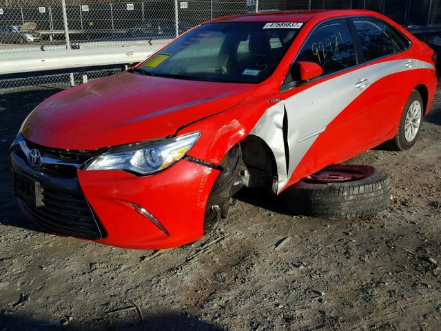 4T1BD1FK0FU143619 - 2015 TOYOTA CAMRY HYBR SILVER photo 2