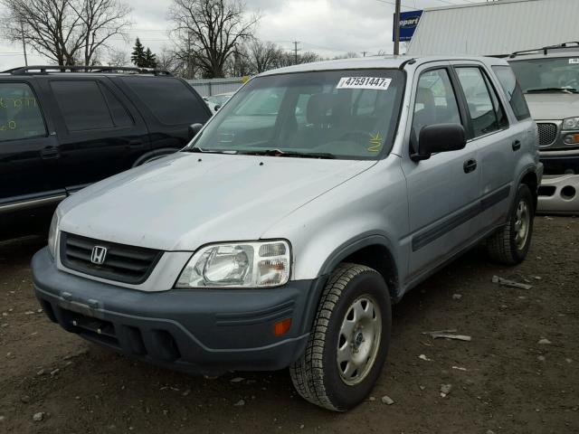 JHLRD2846WC013053 - 1998 HONDA CR-V LX SILVER photo 2