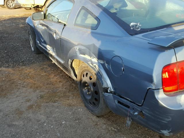 1ZVFT80NX55138602 - 2005 FORD MUSTANG BLUE photo 9