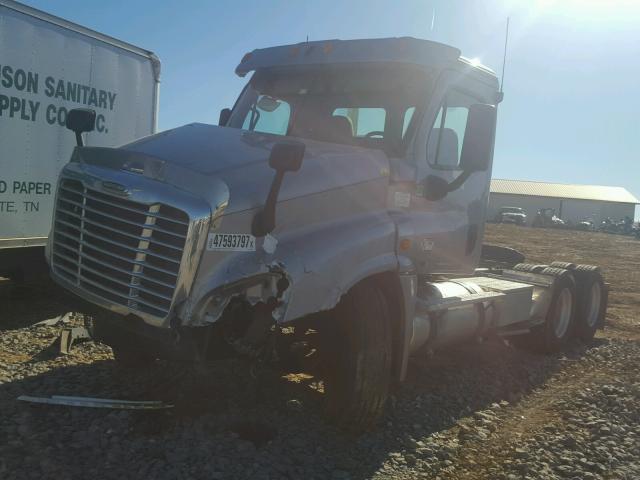 1FUJGEDV1ALAU2708 - 2010 FREIGHTLINER CASCADIA 1 GRAY photo 2