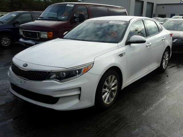 5XXGU4L38GG011207 - 2016 KIA OPTIMA EX WHITE photo 2