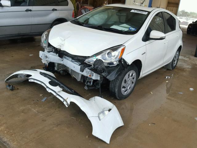 JTDKDTB33G1116450 - 2016 TOYOTA PRIUS C WHITE photo 2