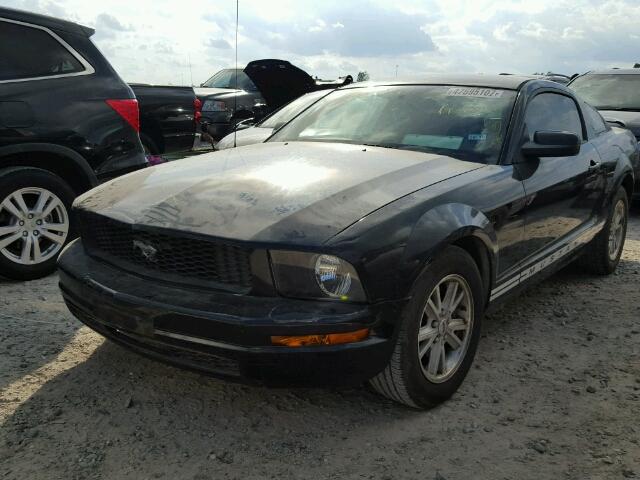 1ZVFT80N665134922 - 2006 FORD MUSTANG BLACK photo 2