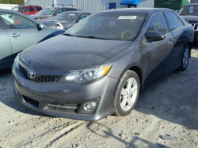 4T1BF1FKXCU097903 - 2012 TOYOTA CAMRY BASE GRAY photo 2