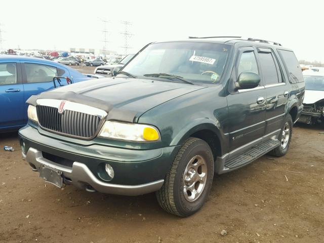 5LMFU28A6YLJ20640 - 2000 LINCOLN NAVIGATOR GREEN photo 2