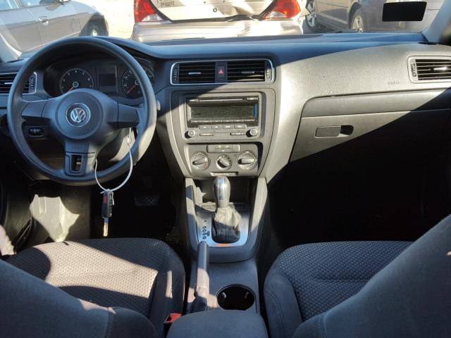 3VW2K7AJ2CM320759 - 2012 VOLKSWAGEN JETTA BASE GRAY photo 9