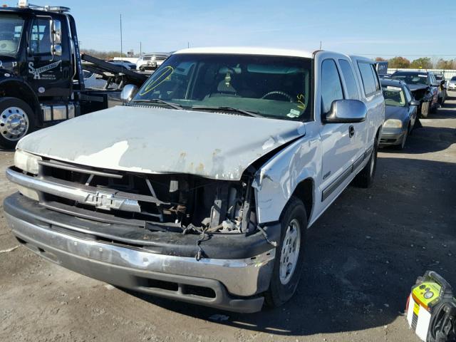 2GCEC19T311114788 - 2001 CHEVROLET SILVERADO WHITE photo 2