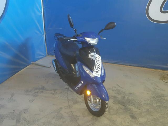 LT4Z1NAA3HZ000966 - 2017 OTHR MOPED BLUE photo 1