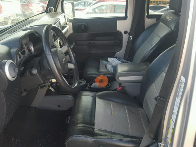 1J4GA59159L731453 - 2009 JEEP WRANGLER U SILVER photo 5