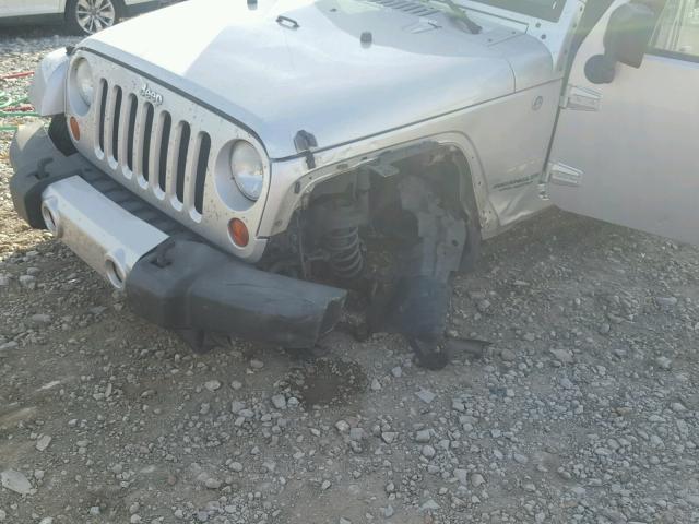 1J4GA59159L731453 - 2009 JEEP WRANGLER U SILVER photo 9