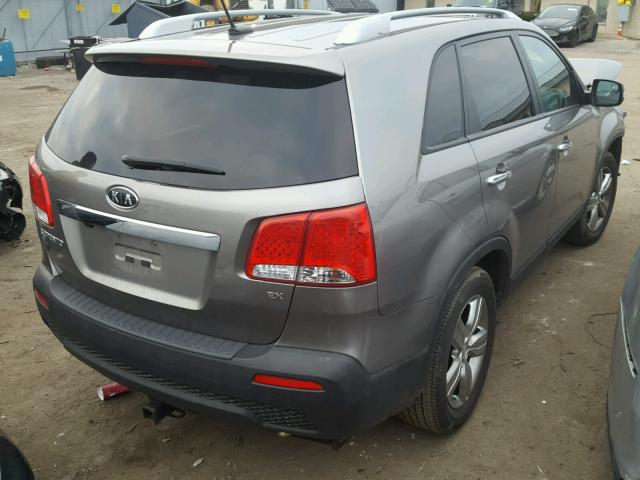 5XYKU4A68CG267182 - 2012 KIA SORENTO EX GRAY photo 4