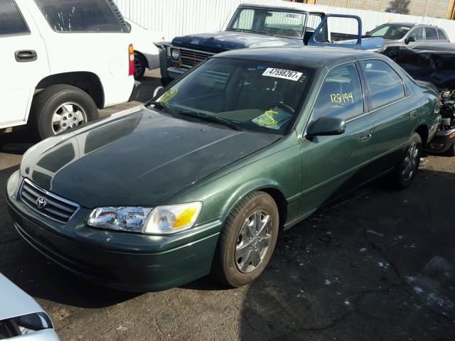 JT2BG22K410568535 - 2001 TOYOTA CAMRY CE GREEN photo 2