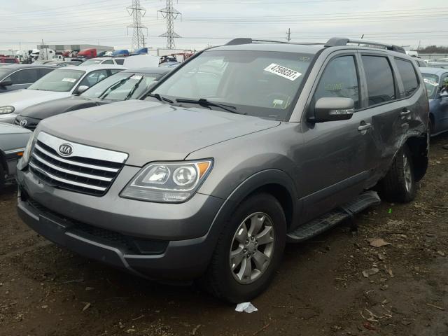 KNDJJ741885007886 - 2008 KIA BORREGO LX GRAY photo 2