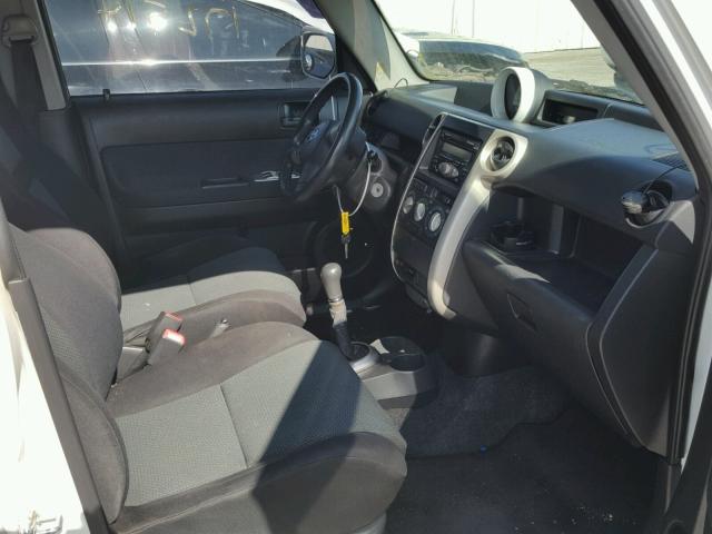 JTLKT334X64086889 - 2006 TOYOTA SCION XB Blanco foto 5